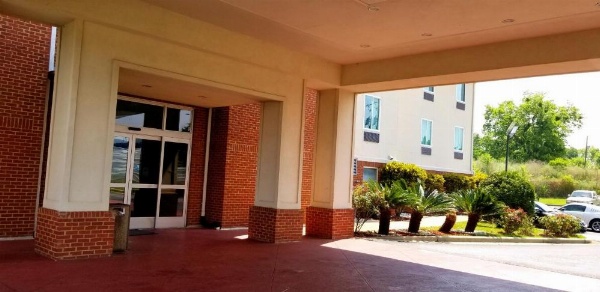 Home Inn & Suites image 24